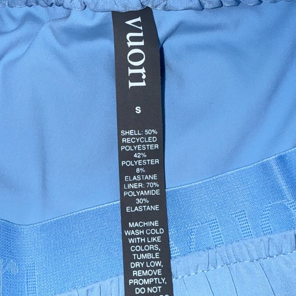 Vuori Luna Short 2" NWOT S - Picture 6 of 7